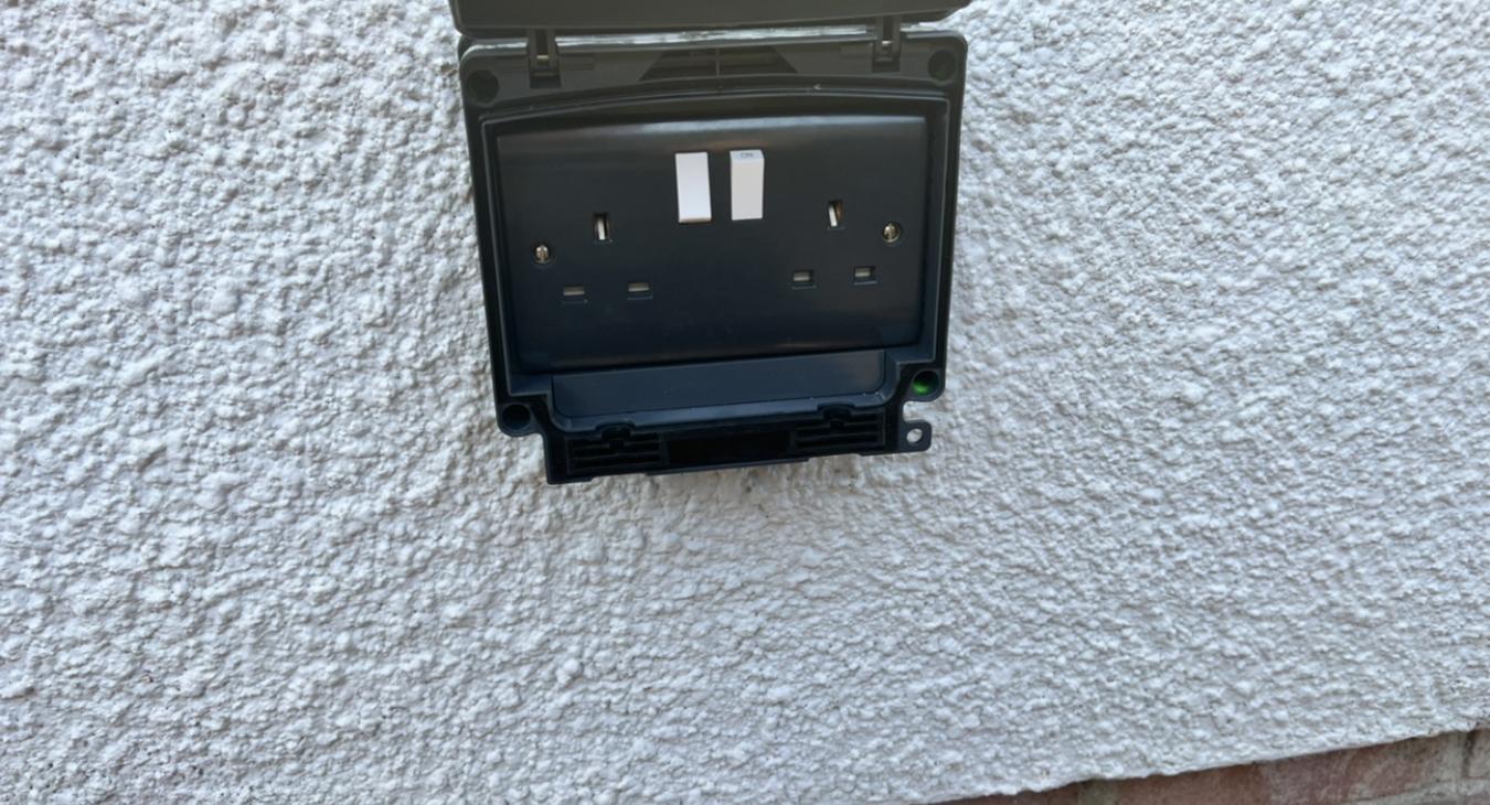A.M Electrics services: Outside Sockets