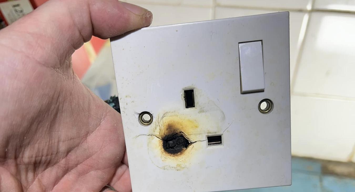 A photo of a burnt socket